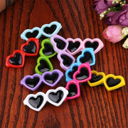 Add a little elegance to your dog’s look with the Sunglass Designed Dog Hair Clip. This hair clip is just what you require to dress up your little prince or princess for a big night out. Various colors mean plenty of choices to embellish your furry friend. This clip will dazzle everyone at your next event!