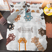 A beautifully intricate cat pattern is flaunted across the comforter and shams of this Cat Duvet Cover Set for a cute look. Now you can complete your contemporary bedroom with this Cat Duvet Cover Set. The set features a comforter, two pillowcases. Choose from four sizes and eight color schemes to match your modern aesthetic.